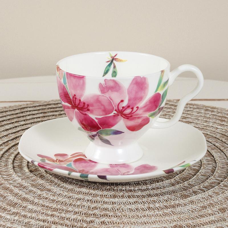 Conjunto de Chá Flores Ldyllic 200ml Xícara de Café Cerâmica Conjunto Estilo Britânico China Fina de Alta Qualidade Xícara de Chá e Pires Com uma Colher