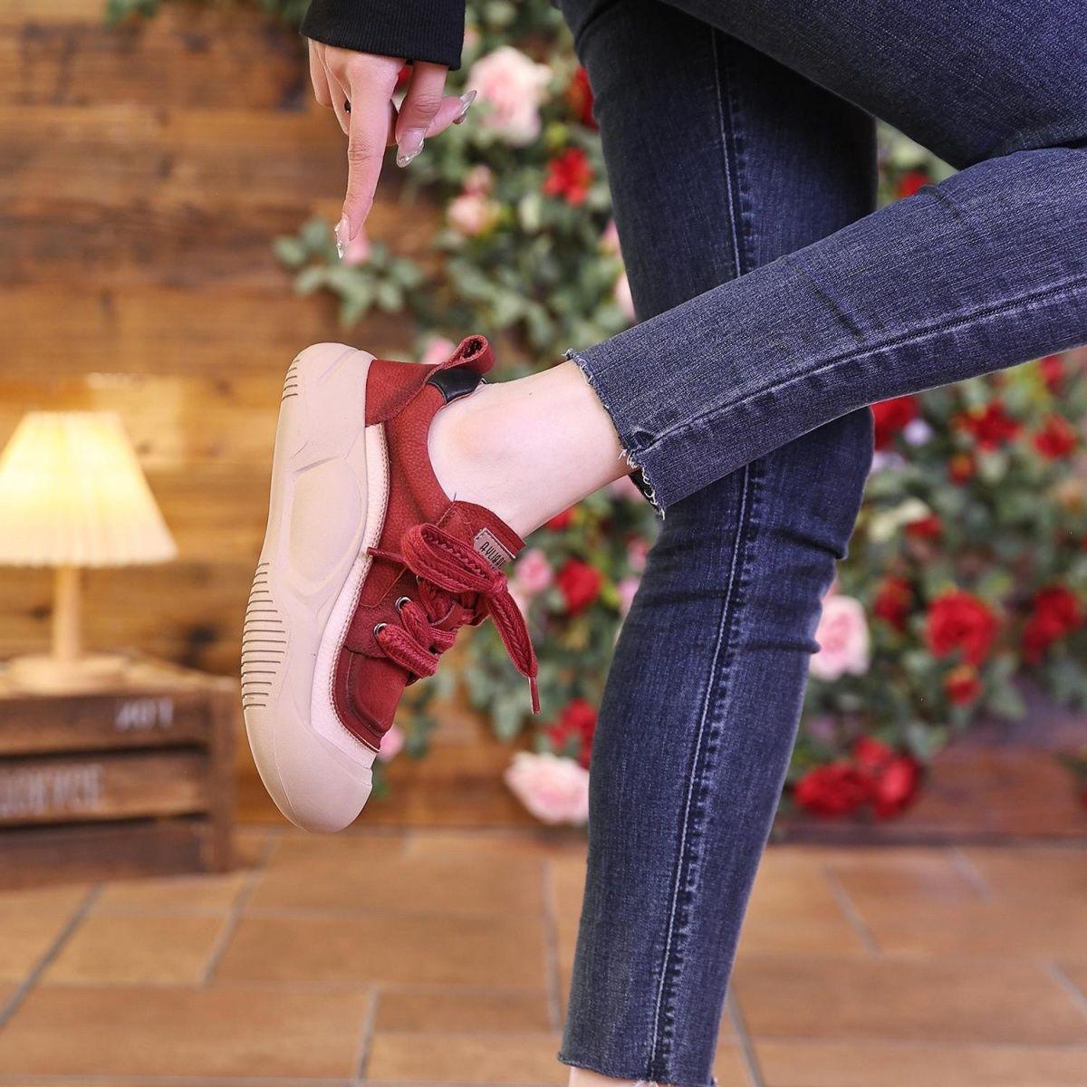 

2025 весна и осень новые повседневные туфли в стиле ретро с плоской подошвой и круглым носком женские туфли удобные туфли для мам с мягкой подошвой 35 красный