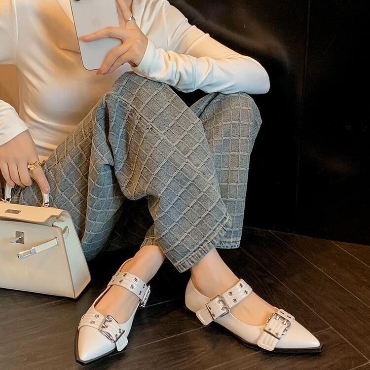 Pointed low-heeled shoes women's skirt design sense niche one-word with flat shoes white light-mouth single shoes