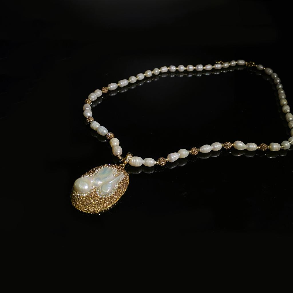 Set Baroque Pearl Necklace with Natural Shape Bright and Elegant Style Noble Sweater Chain