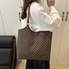Large-capacity bag women's commuter personalized tote bag 2025 new beautiful niche trend shoulder bag textured women's bag