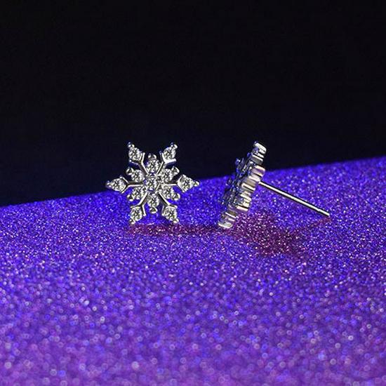 New Temperament Snowflake Zircon Stud Earrings Christmas Gift