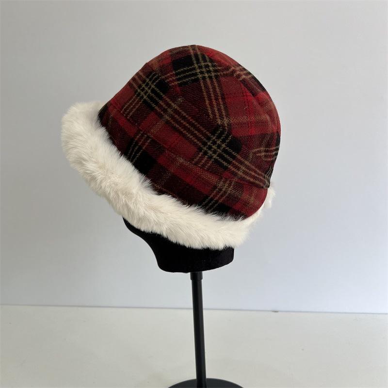 

New thickened plush basin hat women s winter plaid pattern shows a small face, warm bucket hat for travel, cold-proof Mongolian hat M（56-58cm） червоний