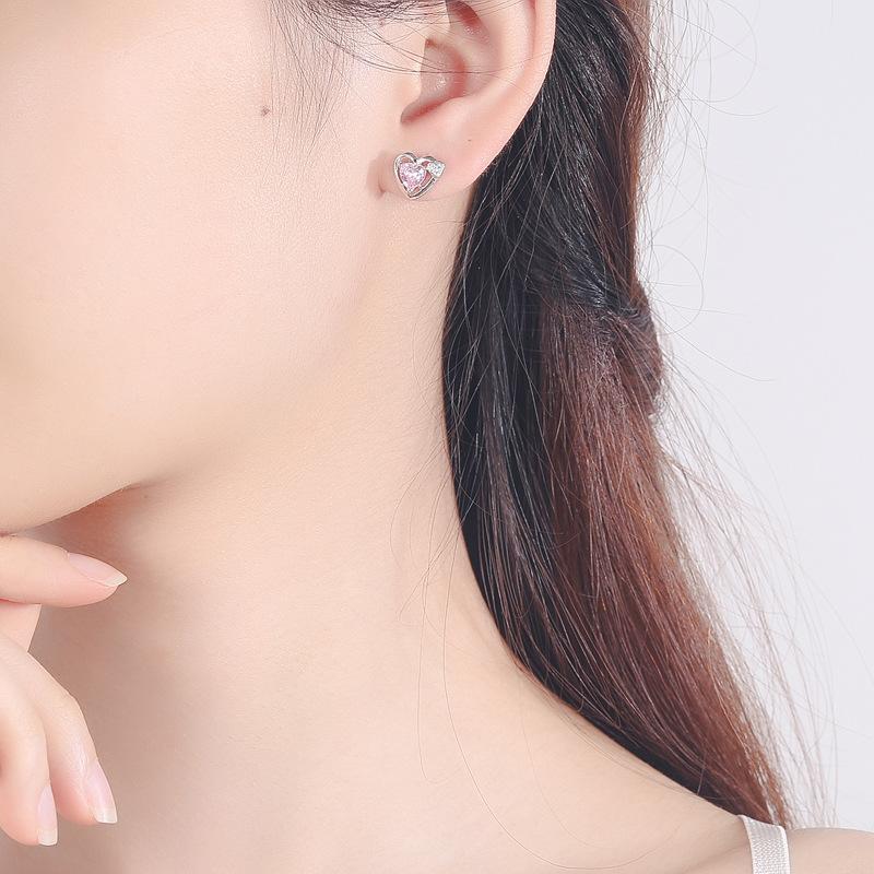 S925 Sterling Silber Herz-förmigen Stud Ohrringe Weiblichen Koreanischen Temperament Personalisierte Silber Schmuck