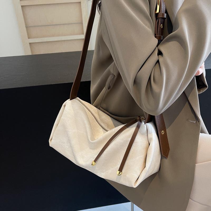 Trend fashion bag women's 2025 summer Korean version of simple casual pillow bag niche high-end commuter shoulder bag