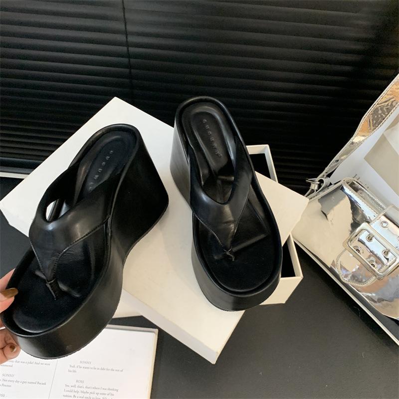 

High-heeled 8CM women s padded flip-flops 2025 summer wear seaside beach shoes thick-soled slope-heeled cool slippers 39