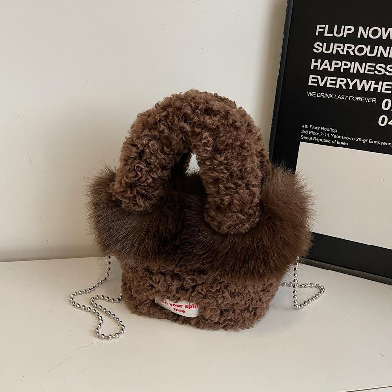 New autumn and winter casual handbag retro niche vegetable basket bag high value fluffy bag