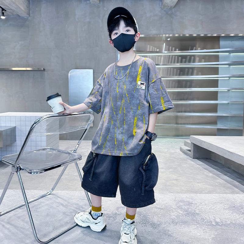 Boys' short sleeved T-shirt summer 2026 new item, medium and large children's thin design, boys' summer clothes, children's cool and stylish top t