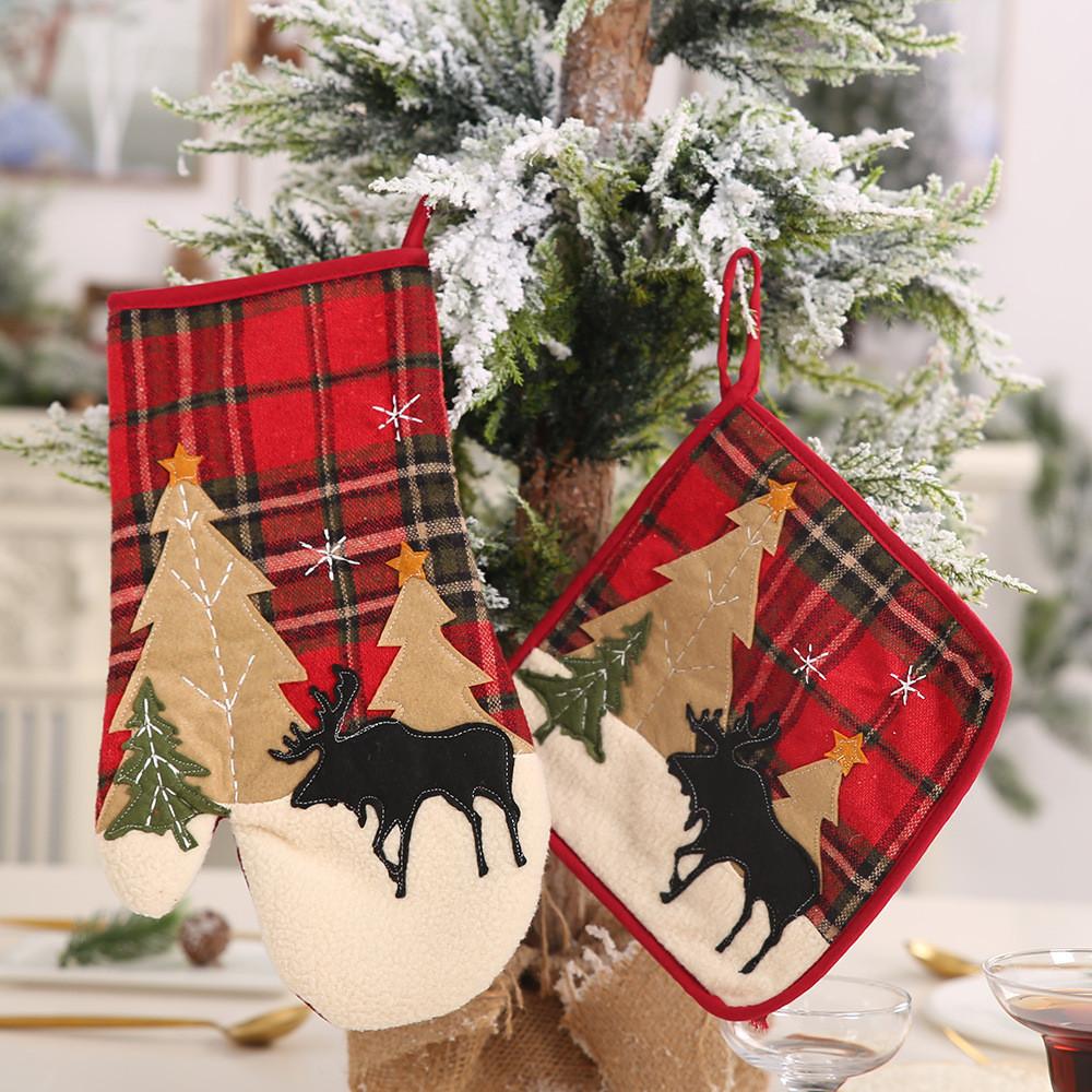 Christmas Themed Plaid Fabric Embroidered Heat Resistant Pot Holders And Gloves For Festive Cooking