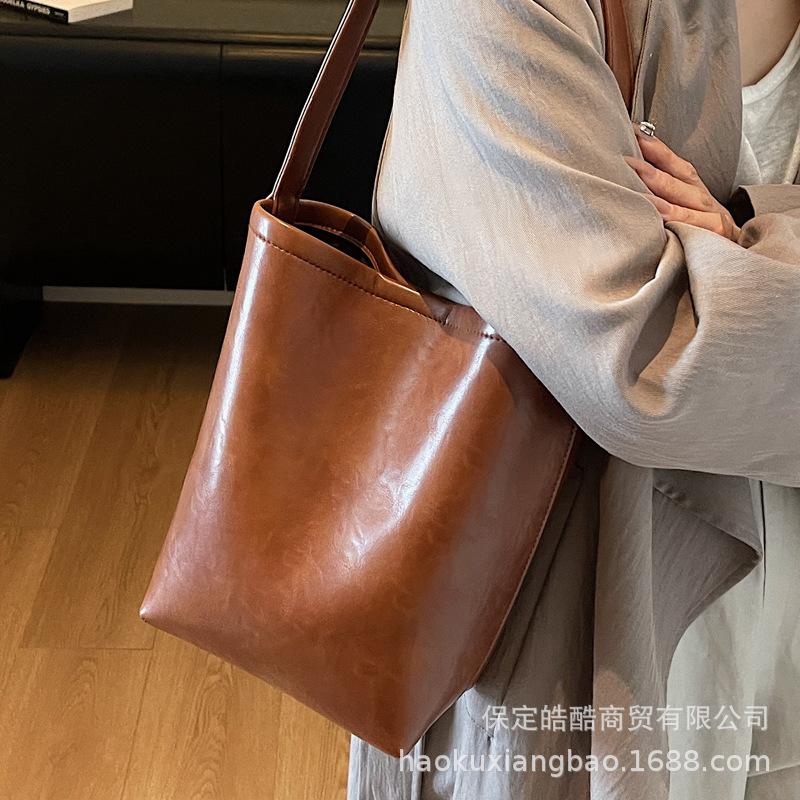 Premium Sense Niche Bag Women's Autumn and Winter 2025 New Retro Versatile Shoulder Messenger Bag Casual and Explosive Bucket Bag