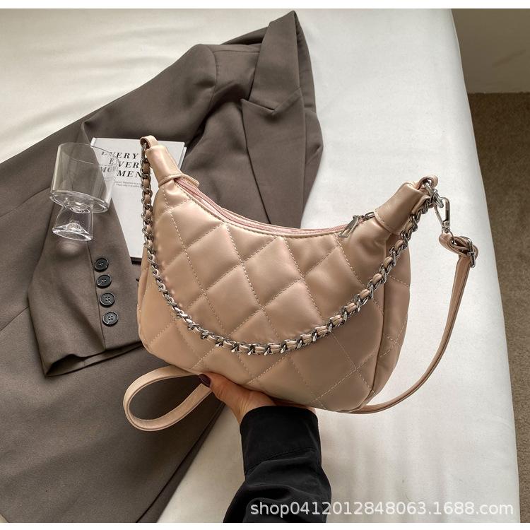 

Французская нишевая ромбовидная сумка под мышкой женская 2025 новая модная текстурная сумка-мессенджер корейская версия зарубежный стиль сумка для поездок розовый