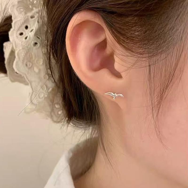 Raising Ear Holes, Small Stud Earrings for Women, Simple, Sweet, Small and Fresh Earrings, Niche Design, Versatile Earrings