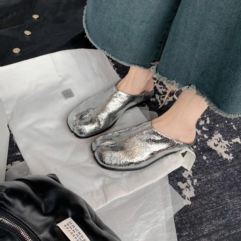 

Версия из коровьей кожи, плоская подошва, неглубокий вырез, ленивые лоферы, туфли-однопедальки, туфли с раздвоенным носком, женские маленькие кожаные туфли 40