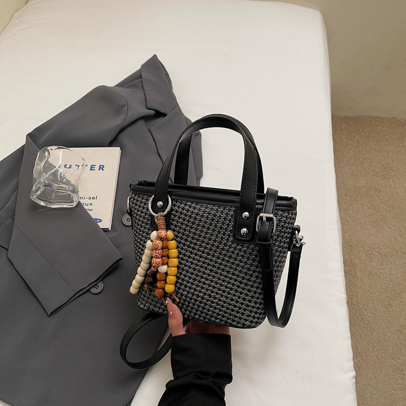 Niche simple personalized handbag bag women's new trendy fashion bucket bag casual shoulder messenger bag