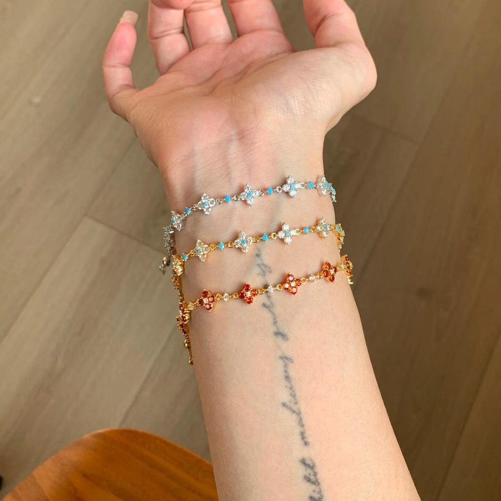 Zircon Clover Bracelet for Women, Elegant Four-Leaf Wristband - Versatile Jewelry for Daily Wear.