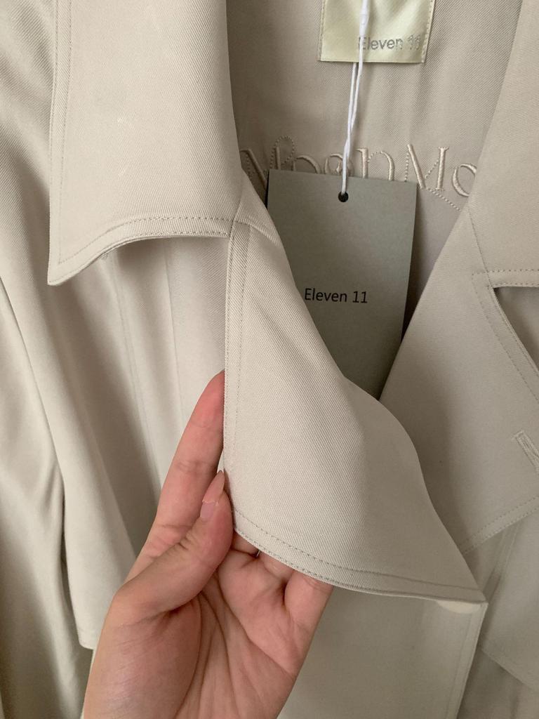 Zhao Lusi inspirierter, figurformender, langer Trenchcoat mit Bindegürtel für Herbst 2025