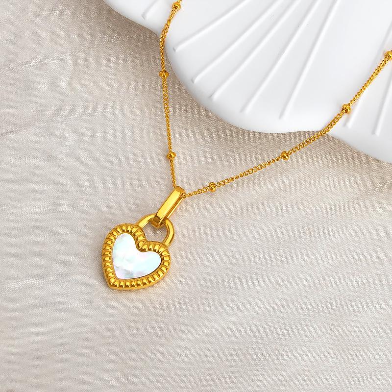 Double-Sided Black Peach Heart Necklace - Women's Niche Design, Light Luxury, 2022 Titanium Steel, Black & White Clavicle Chain.