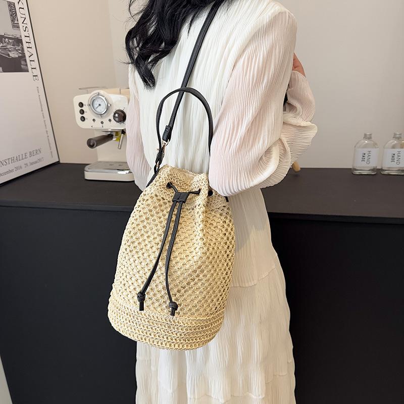 Large Capacity Bag Women's 2025 New Woven Straw Messenger Bag Niche Hollow Portable Seaside Vacation Beach Bag