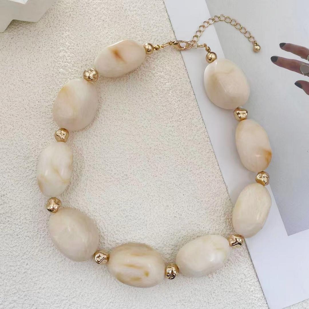 

Large particle premium acrylic bead necklace suitable for women s daily party wear
