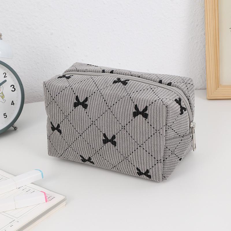 No Ip Cotton Velvet Makeup Bag With Large Capacity And Portable Handheld Design For Women
