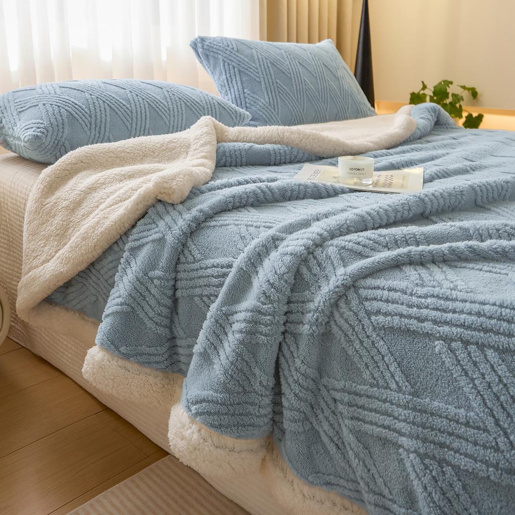 Thickened Warm Coral Fleece Blanket Soft Cozy Striped Pattern Throw Blankets for Sofa Bed Autumn Winter Plush Duvets Blankets
