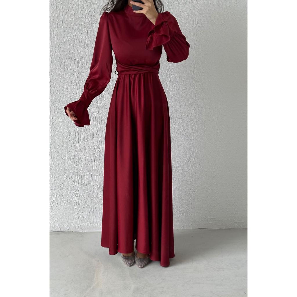 Saténový hidžáb večerní šaty s jemným rukávem v červené barvě