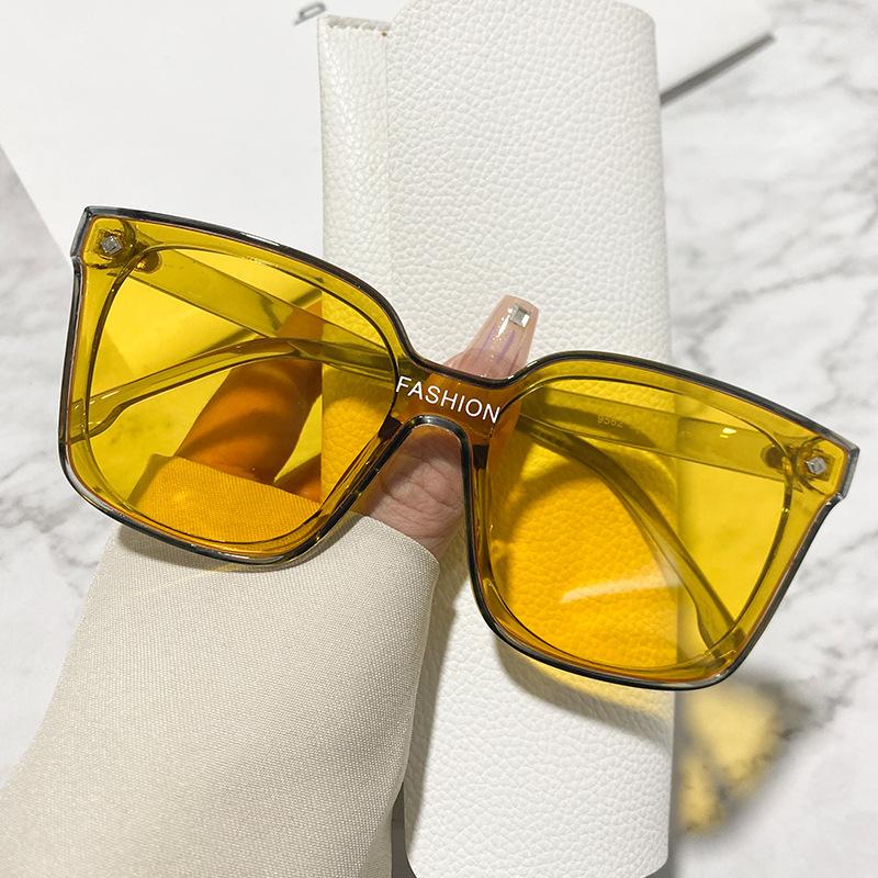 

Новые цельные солнцезащитные очки для женщин с расширенным чувством Ins Net, красные солнцезащитные очки в большой квадратной круглой оправе, тонкие солнцезащитные очки Transparent gray yellow flakes