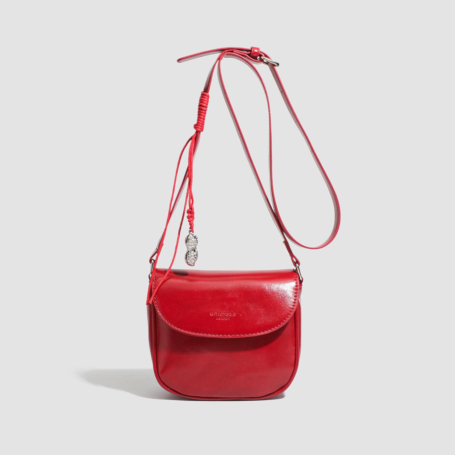 

Корейская версия нишевой простой повседневной сумки-мессенджера через плечо для通勤, женская, лето 2025, новая сумка-седло, зарубежная сумка-мессенджер, тренд красный