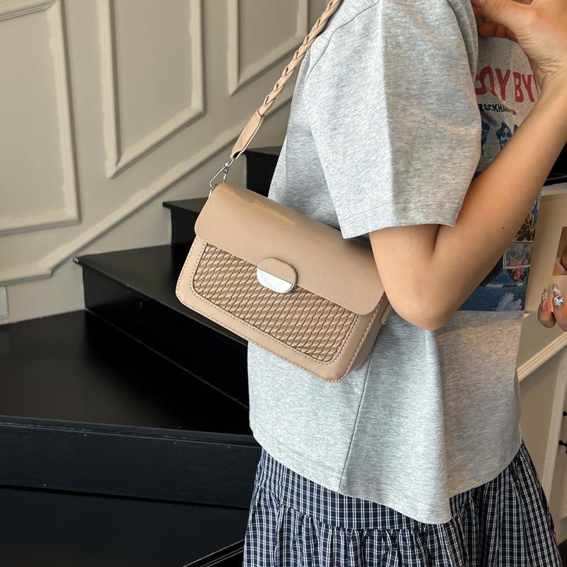Fashion texture small square bag women's autumn new simple solid color commuter shoulder messenger bag