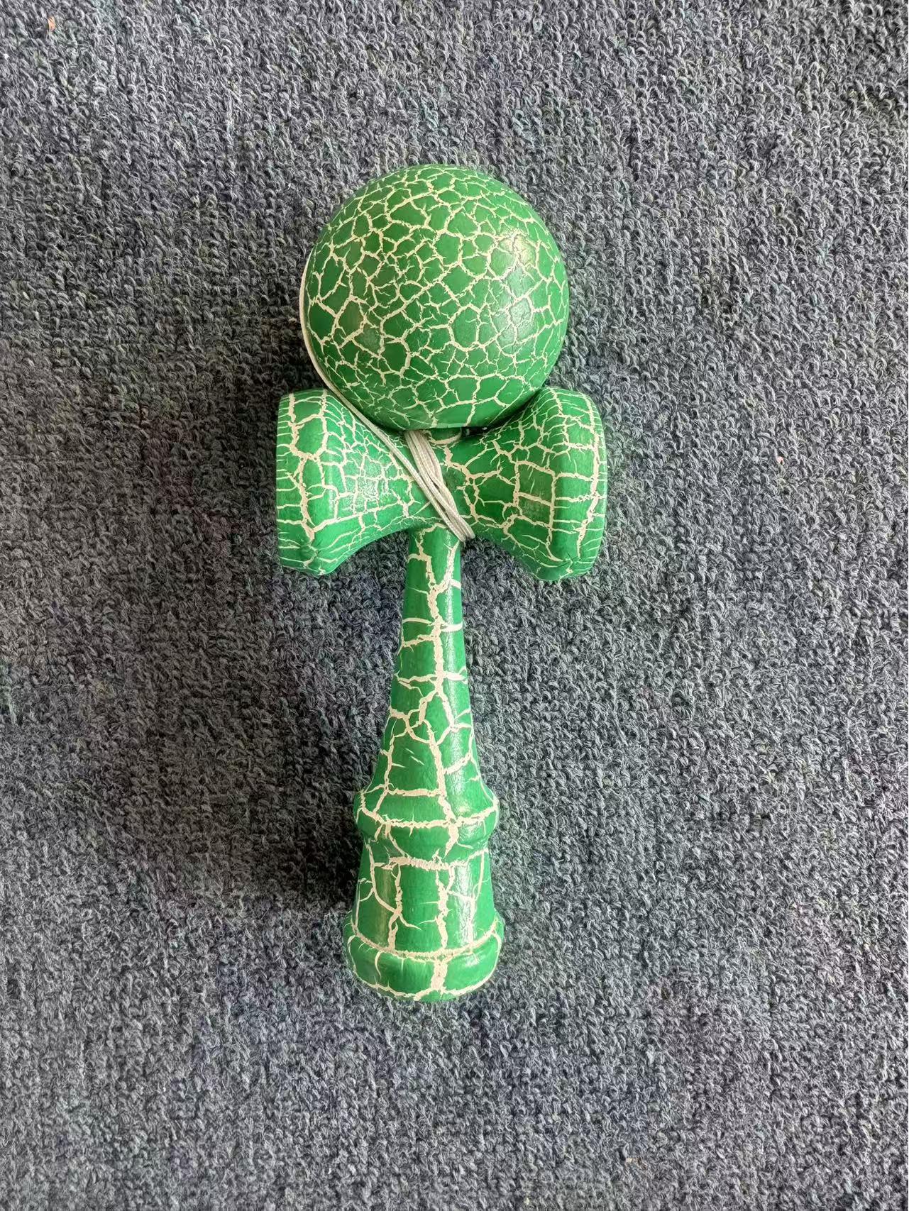 

Дерев яна Кендама Іграшка на Вправність для Дітей та Дорослих - Покращуйте Координацію Рук та Очей Через Веселу, Навчальну Гру.