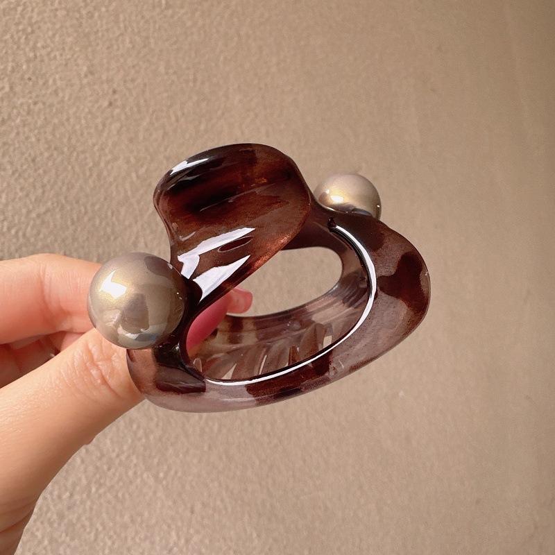 Korean Style Unique and Minimalist Geometric Oval Pearl Small Hair Clip, Princess Head Hair Clip, Shark Clip