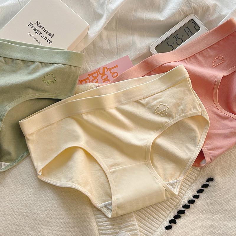 Comfortable Cotton Women's Underwear With Simple Weather Patterns And Breathable Fabric For Everyday Use