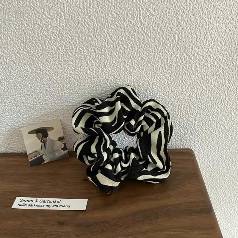 

Autumn Winter New Milk Tea Color Scrunchies Elegant Large Hairhands French Hair Tie Ropes College Student Ponytail Holder