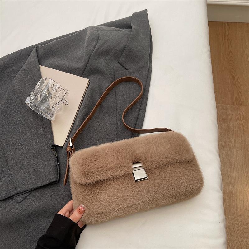 Autumn New Fashionable Chain Bag Niche Plush Bag Simple Casual Large Capacity Underarm Bag Fluffy Bag