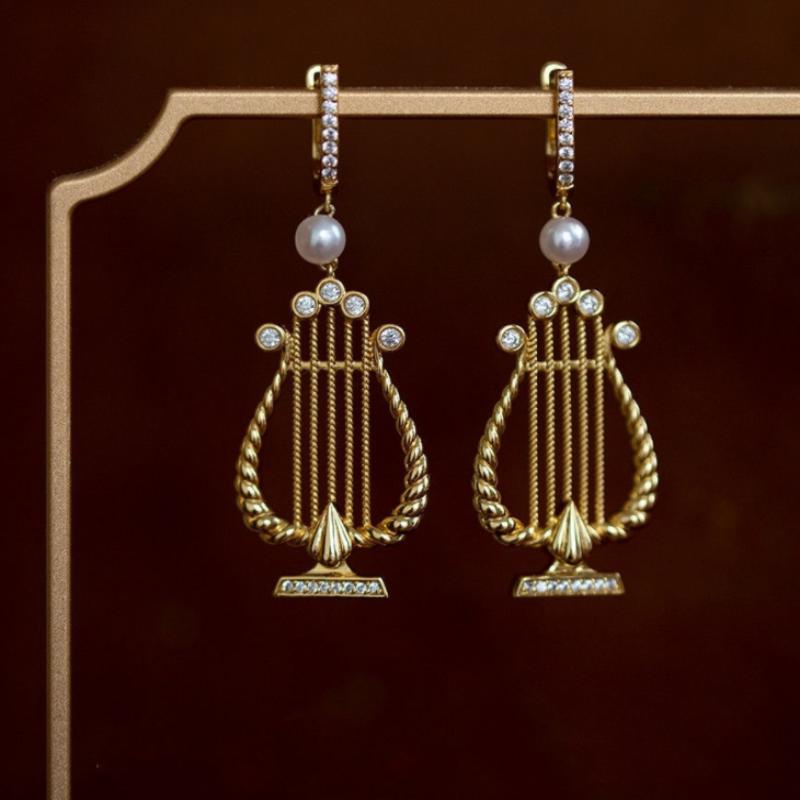 

Retro Court Style Glossy Copper Earrings For Women Light Luxury Earings Banquet Jewelry Gift as the picture