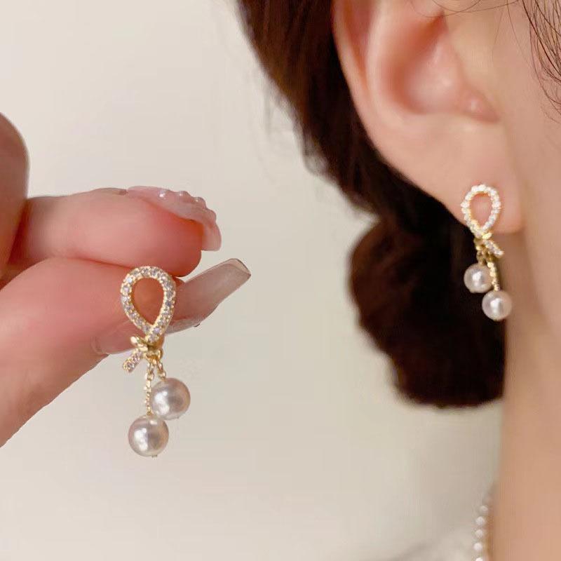 Koreanischer Stil Nicht-Piercing Ohrclip mit langem Quaste, Perlmutt Schmetterlings Design für Damen - High-End, Coole Mode.