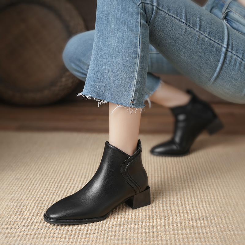 Retro pointed thick heel short boots for women, new English style and plush warm Chelsea boots for autumn and winter 2024
