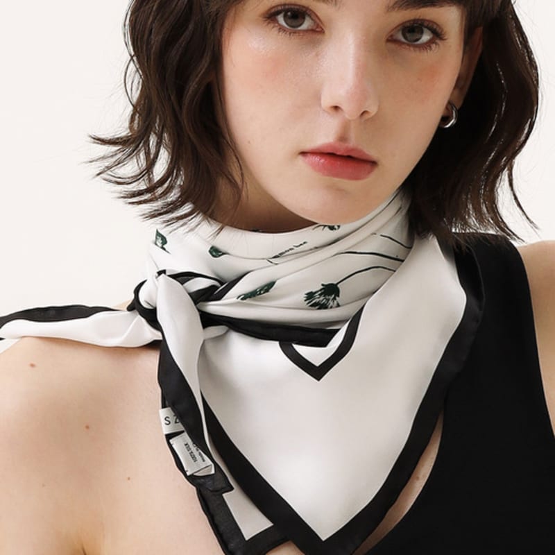 

ONSZ Vintage Plant Frame Silk Scarf GREEN