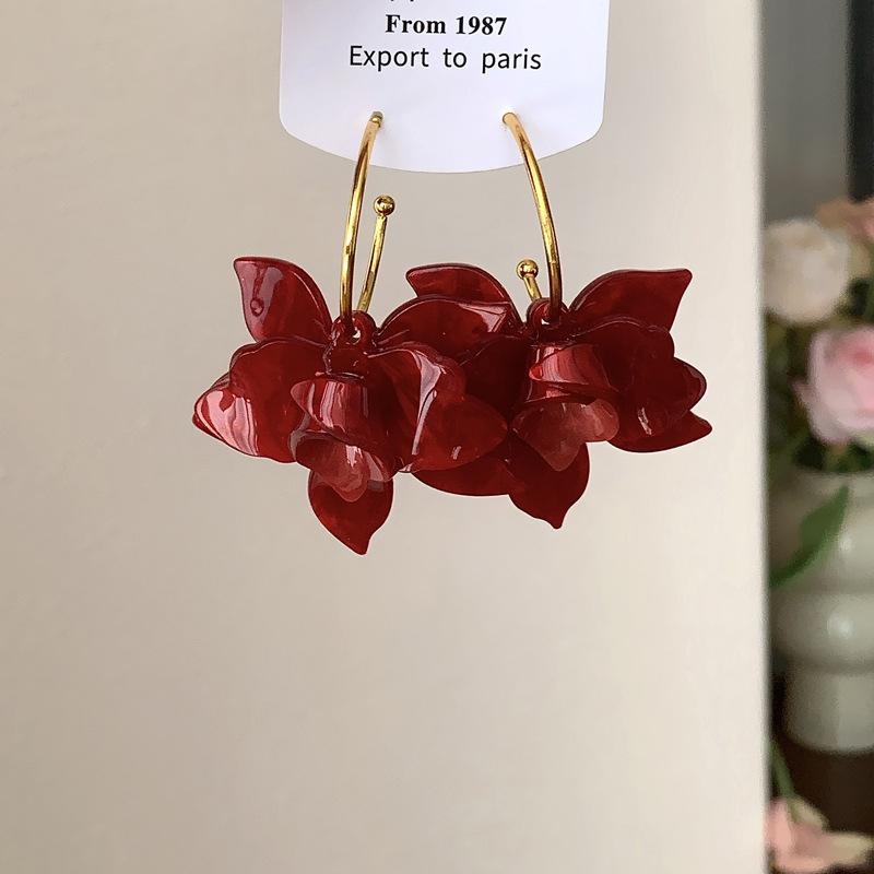 Silver needle resin flower pendant earrings retro niche fashion temperament versatile stud earrings light luxury high-end earrings women