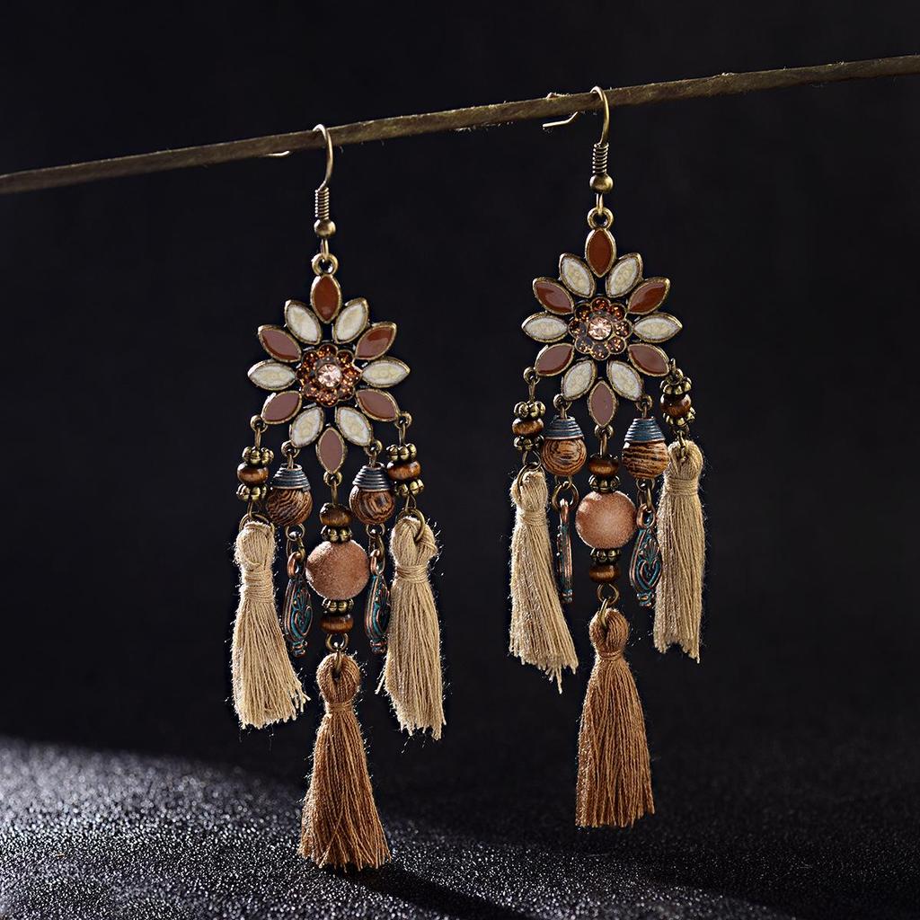 Yunnan Ethnic Bohemian Feather Earrings - Exaggerated No-Pierce Clips for Women