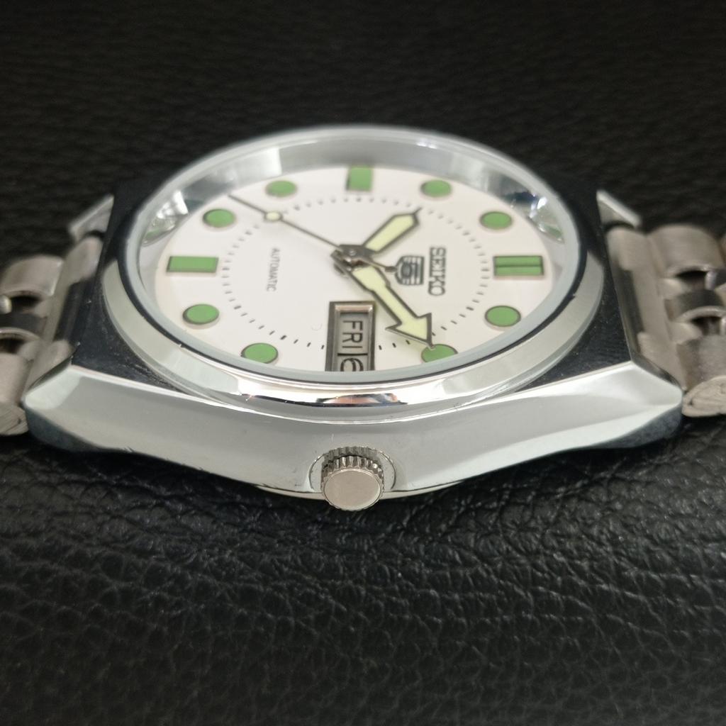 VINTAGE SEIKO 5 AUTOMATIC REFURBISHED JAPAN MENS WHITE DIAL WATCH a444450-1
