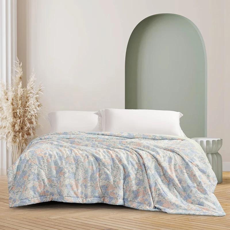 

Mercury Home Textiles Summer Blossoms Air Conditioning Quilt