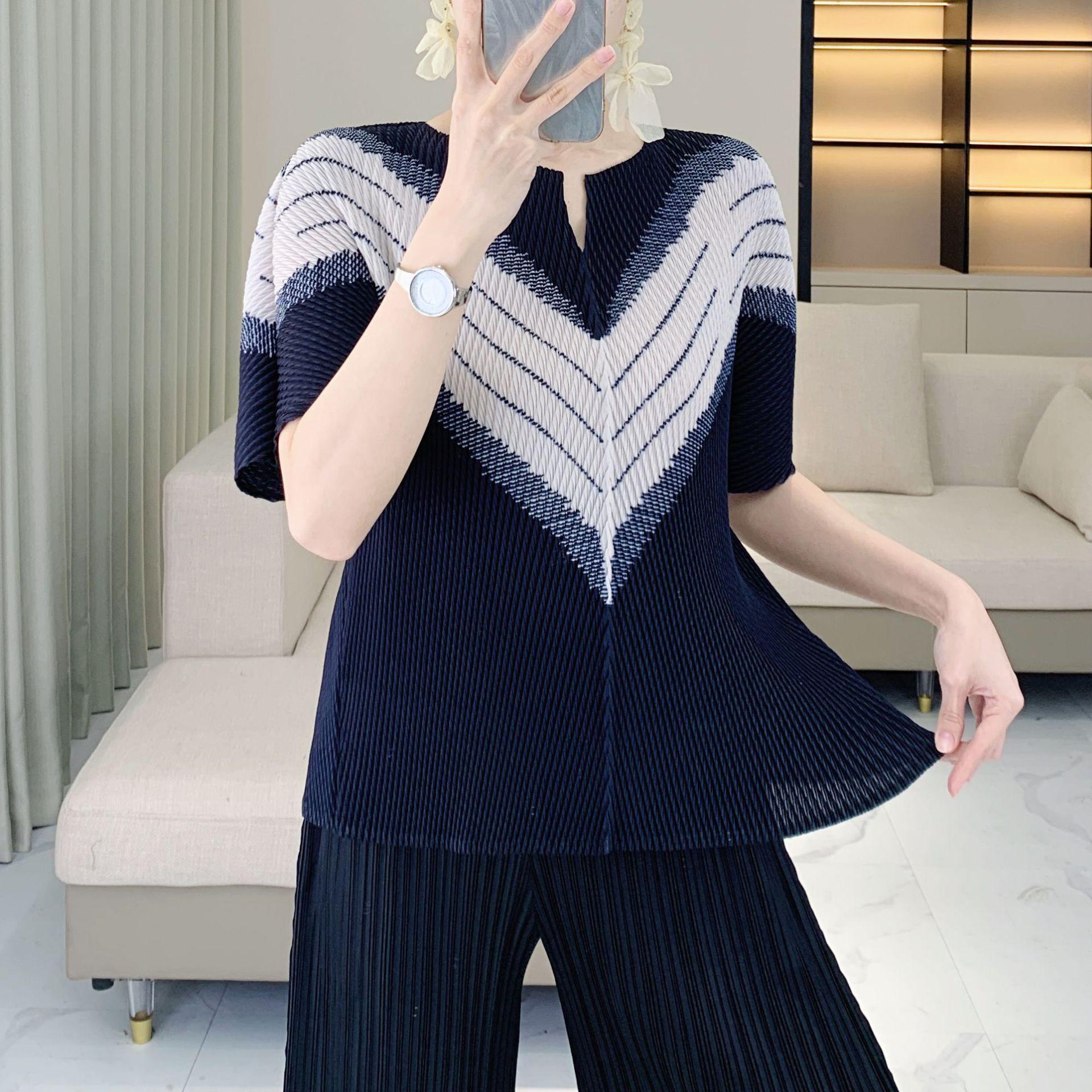 

2025 Summer Women s Casual Color Block Pleated T-Shirt One Size [45-75 kg]