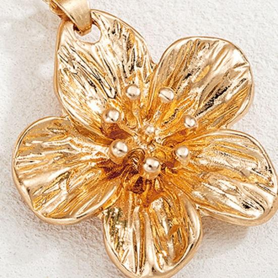Blomsterkjede for kvinner Metallblomstanheng Kjede Hypoallergenisk smykke for bryllup, bursdag, jubileum