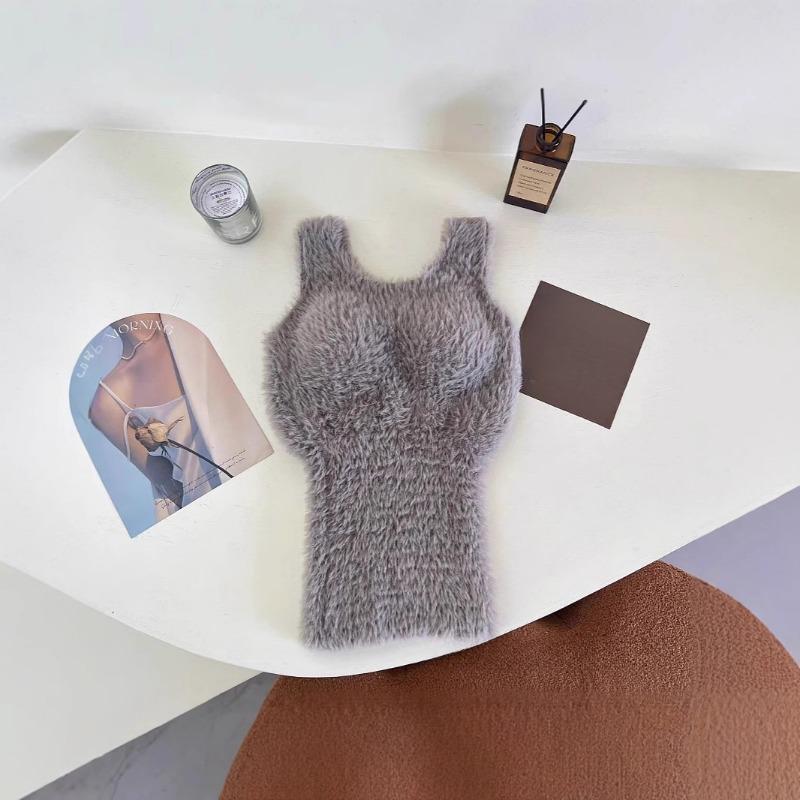 

Осенью и зимой с плюшевой накладкой на грудь и утепленным флисовым жилетом женщинам не следует носить бюстгальтер One Bottom Tight One size