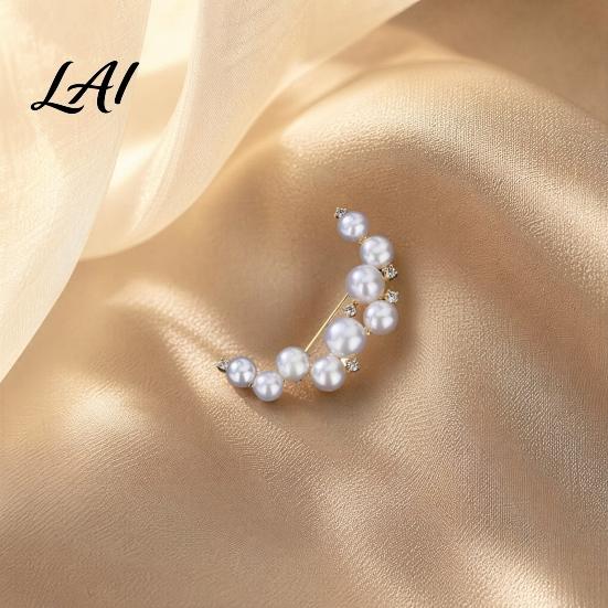 Rhinestone Brooch Pin Curved Design Imitation Pearl Lapel Versatile Daily Wear Pearlescent Texture Badge for Coats Shirts Scarves Accessories