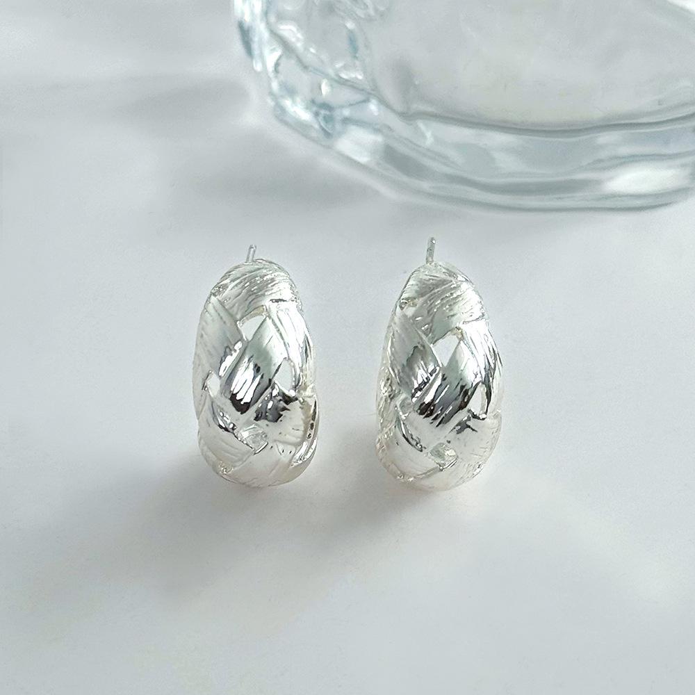 European & American Retro Brushed Woven Texture Minimalist Hollow C-Shaped Earrings for Women