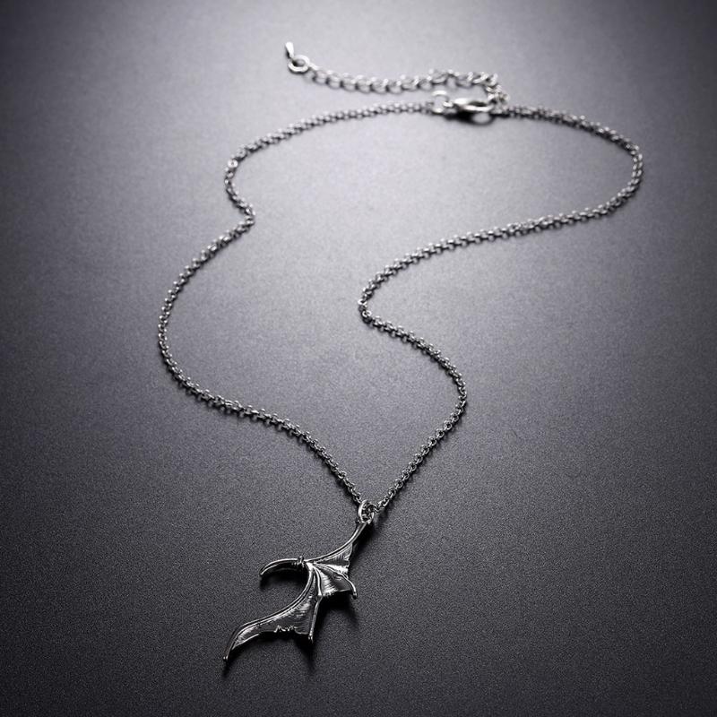 2 Pcs/Set Exquisite Bat Wing Heart Couple Necklace Heart Wing Pendant Necklace Set  Jewelry Decoration Gift for Girl Boy