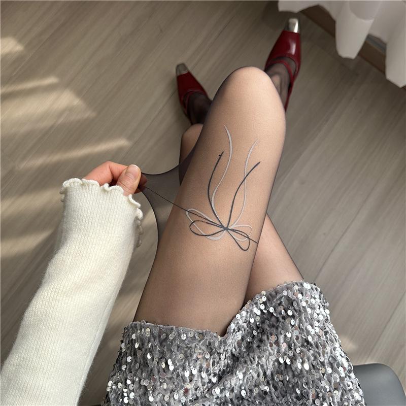 

Plus-size bow-tie patterned thin skin-enhancing pantyhose, flesh-colored bare-leg illusion tights for sexy girls Average Size