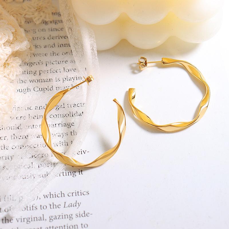 Roman Designer Twisted Wire C-Shaped Earrings, Titanium Steel with 18K Gold Plating, Personalized Design, Versatile Temperament.